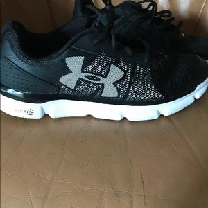 Men’s UA shoes. Only worn once.